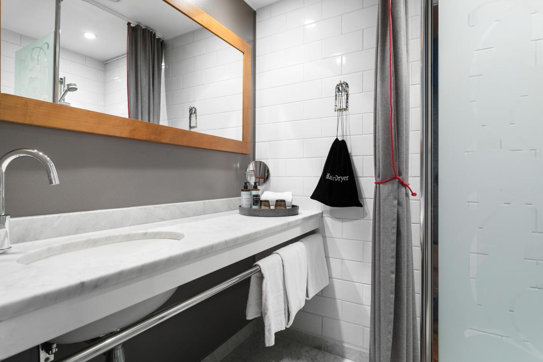 Hotel Mornington 4*